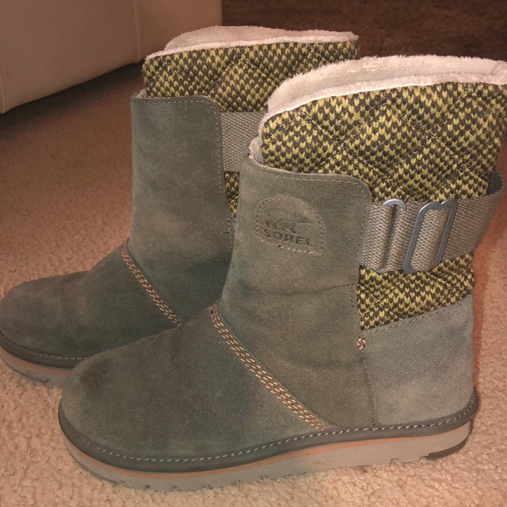 Women’s Sorel Newbie Blanket Boots Size 8 green
